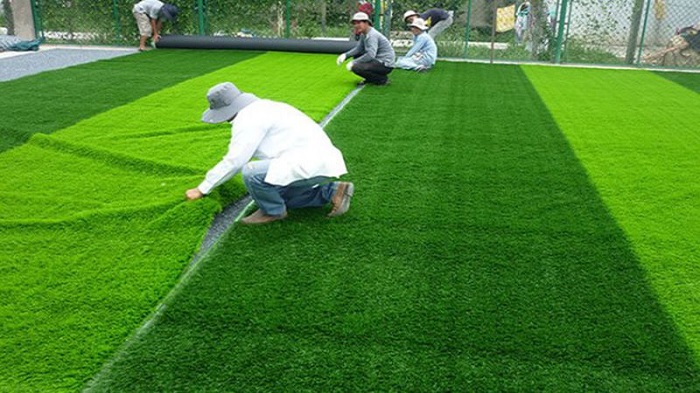 Sân bóng bằng cỏ nhân tạo vừa bền bỉ lại đẹp mắt